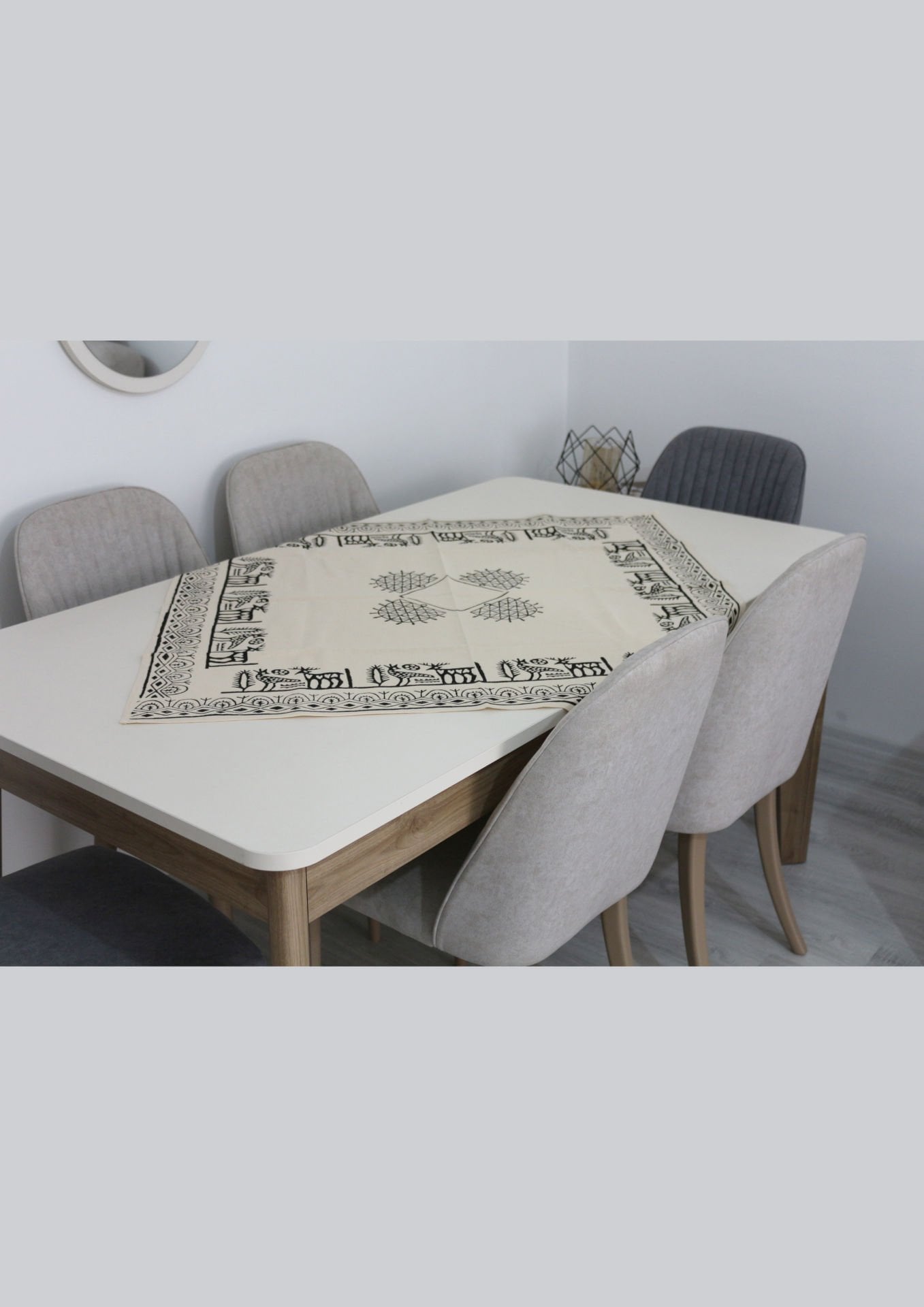 Geleneksel Tahta El Baskısı Hitit Desenli Kare Masa Örtüsü