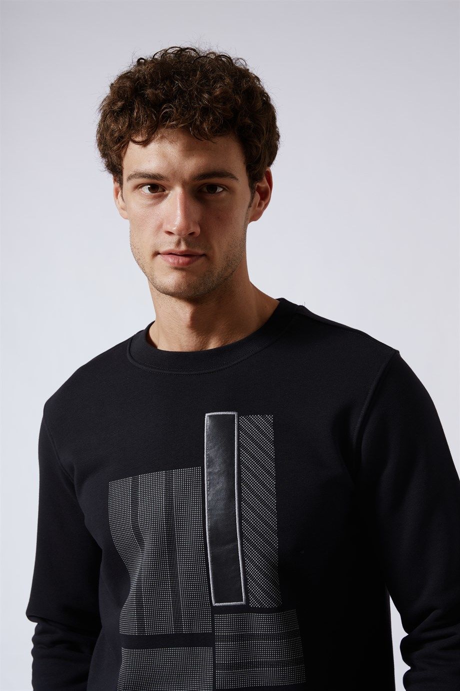 Slim Fit Embroidered Sweatshirt BLACK