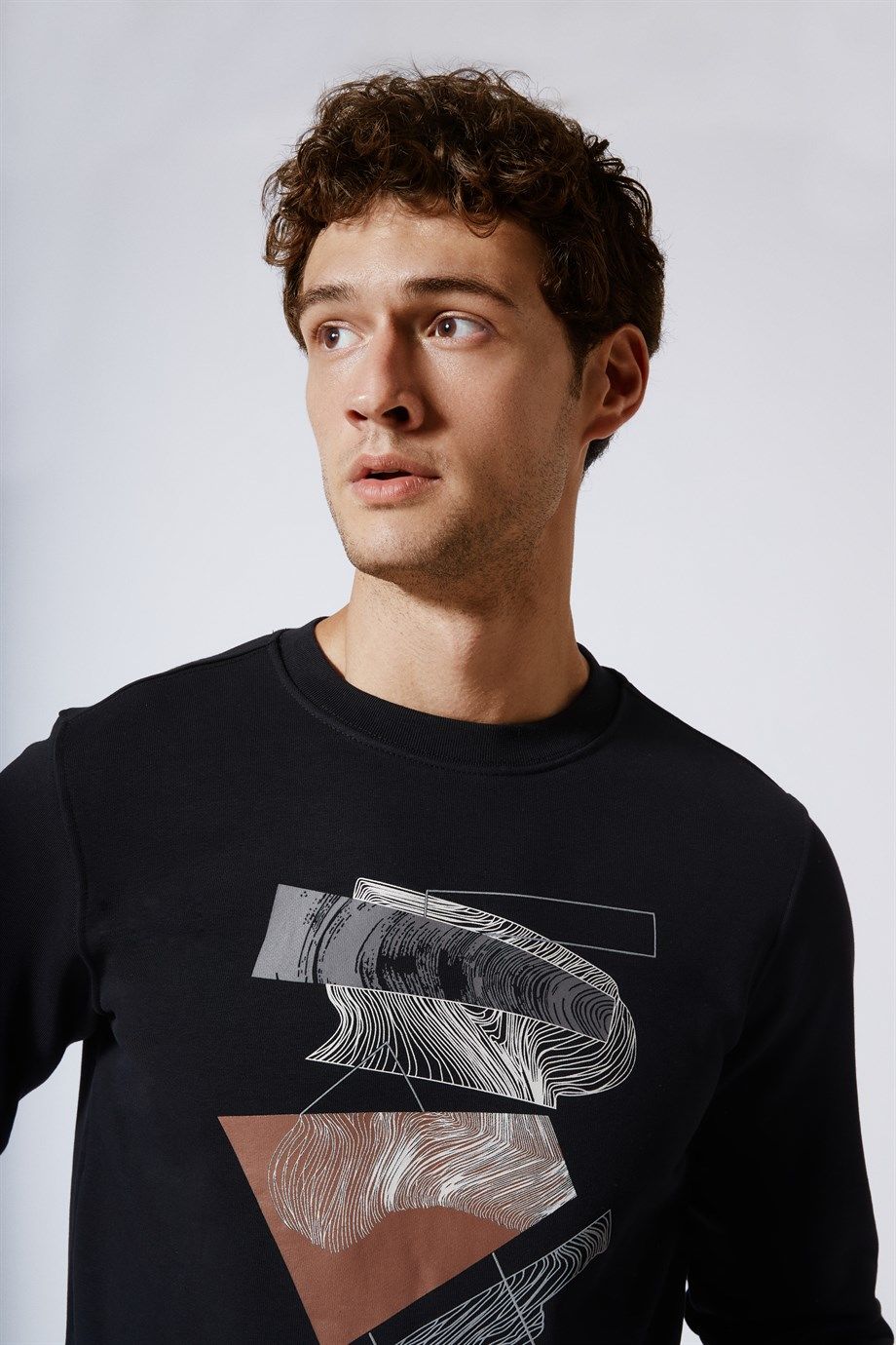 Üzeri Baskılı Slim Fit Basic Sweatshirt Siyah